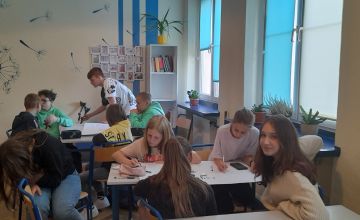 KLASA 8B BIERZE UDZIAŁ W PROJEKCIE CZYTELNICZYM