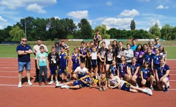 PUCHARY ZA I MIEJSCA  PODCZAS VIII OLIMPIADY LEKKOATLETYCZNEJ IM. HENRYKA GRABOWSKIEGO
