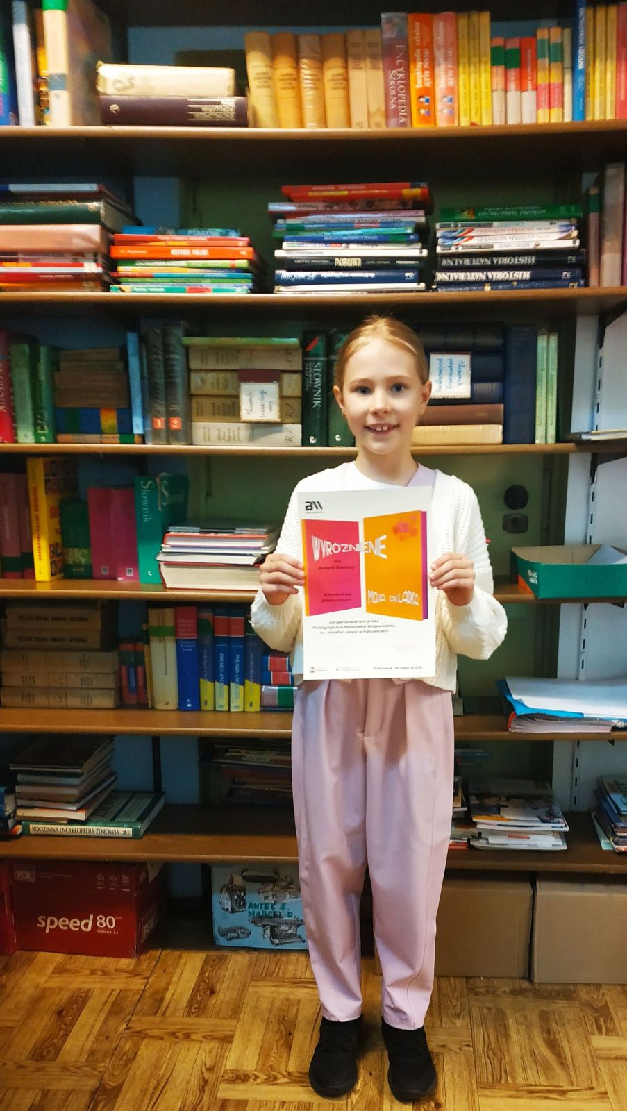 WYRÓŻNIENIE dla AMELII BAŁAZY z klasy 2a  za projekt okładki ulubionej książki