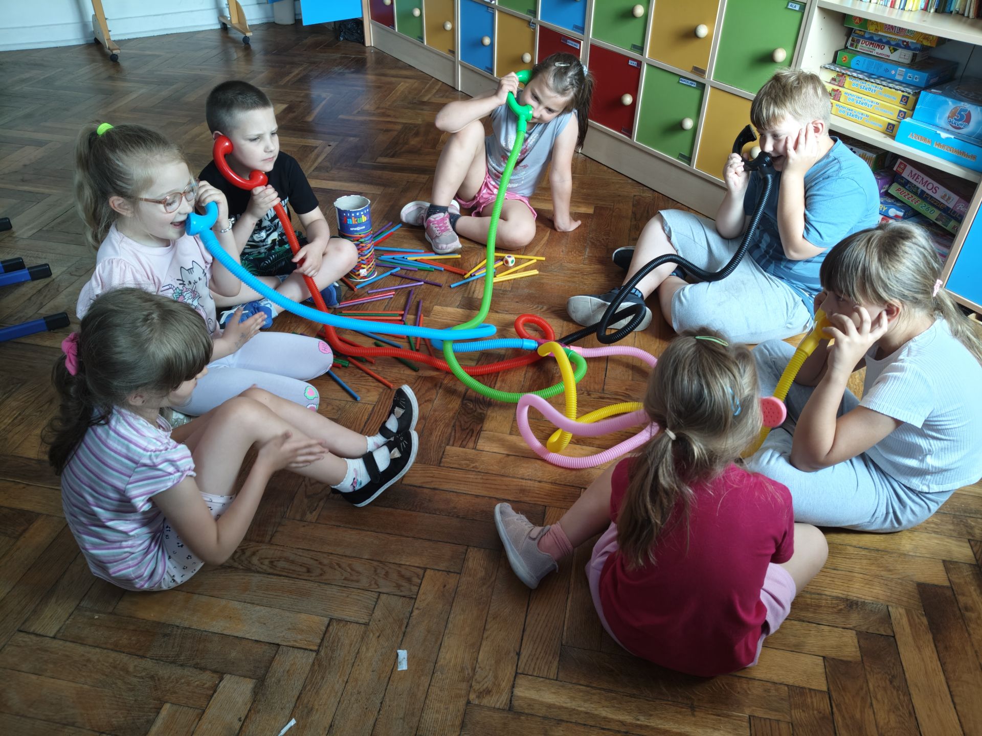Zajęcia kształtujące kompetencje społeczno - emocjonalne dla klas pierwszych w ramach projektu unijnego "Kształtujemy umiejętności - pokonujemy bariery"