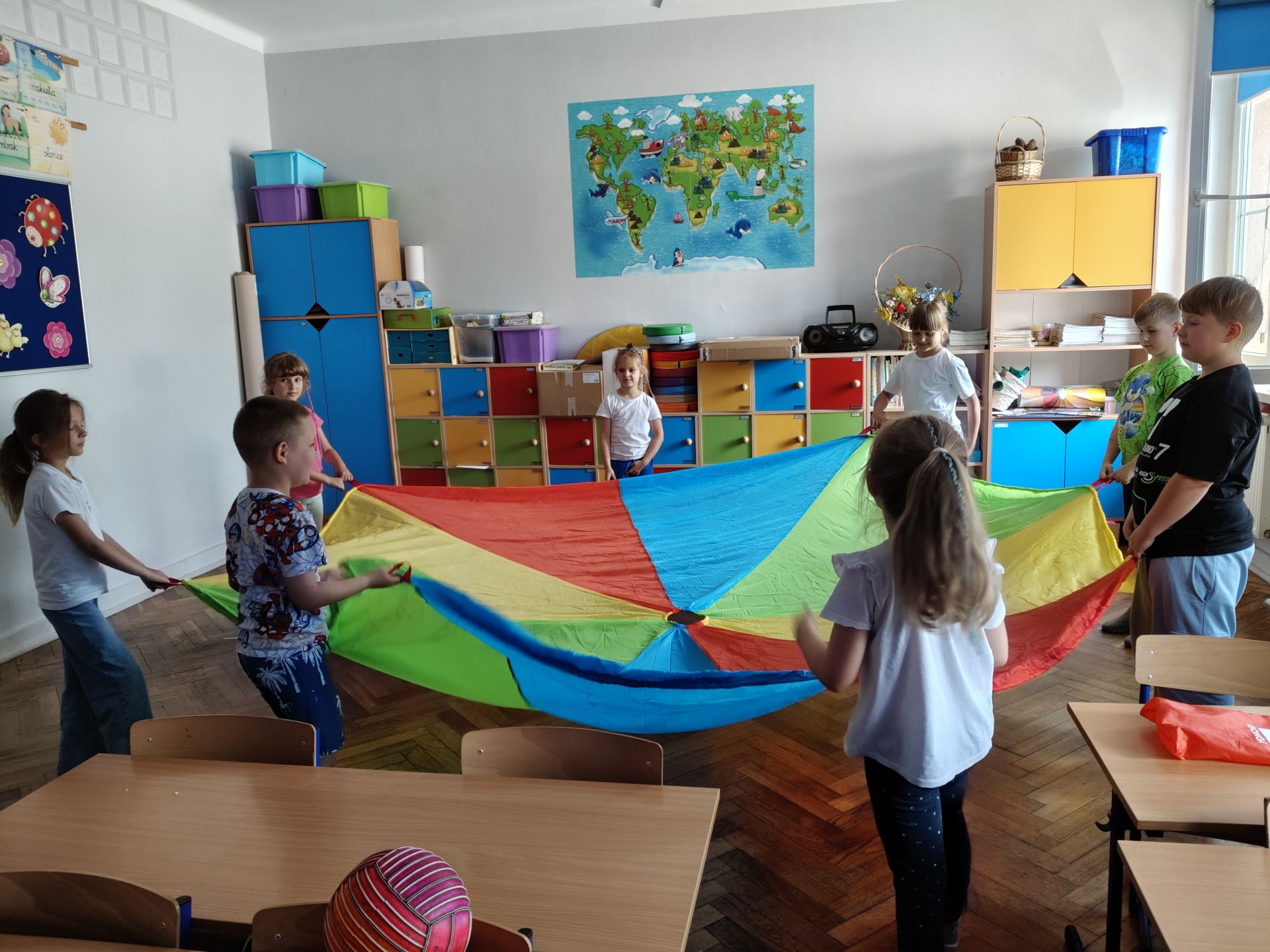 Zajęcia kształtujące kompetencje społeczno - emocjonalne dla klas pierwszych w ramach projektu unijnego "Kształtujemy umiejętności - pokonujemy bariery"