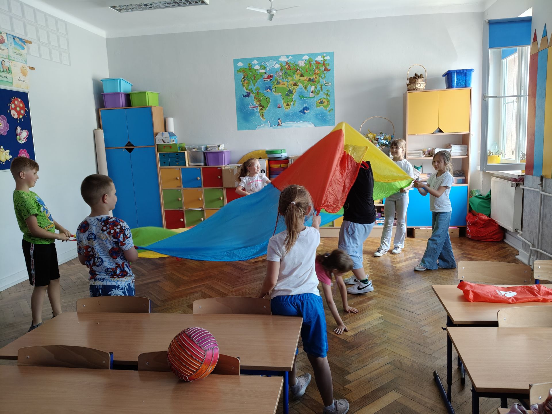 Zajęcia kształtujące kompetencje społeczno - emocjonalne dla klas pierwszych w ramach projektu unijnego "Kształtujemy umiejętności - pokonujemy bariery"