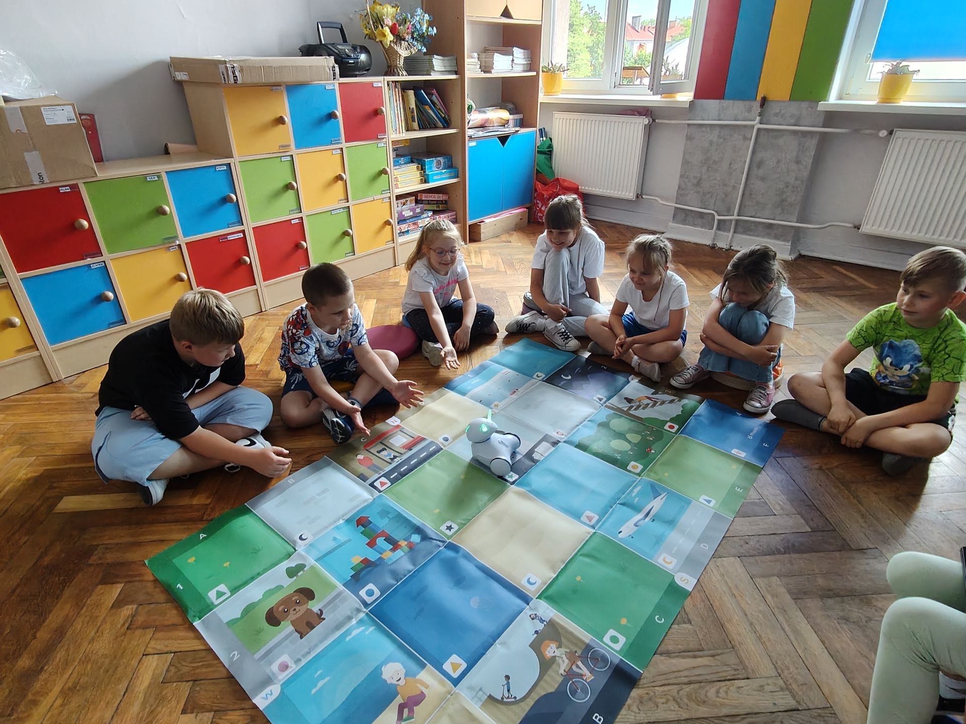 Zajęcia kształtujące kompetencje społeczno - emocjonalne dla klas pierwszych w ramach projektu unijnego "Kształtujemy umiejętności - pokonujemy bariery"