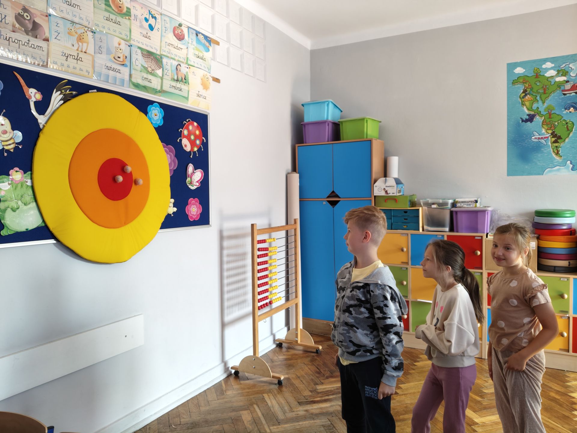 Zajęcia kształtujące kompetencje społeczno - emocjonalne dla klas pierwszych w ramach projektu unijnego "Kształtujemy umiejętności - pokonujemy bariery"
